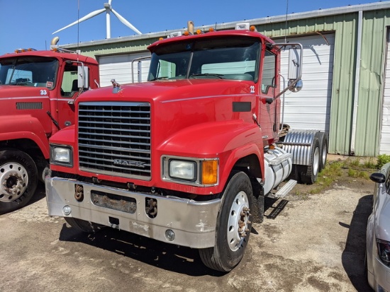 2010 Mack CHU613 tandem axle day cab, Mack M8 425E H.P. engine, Fuller 8LL manual transmission,