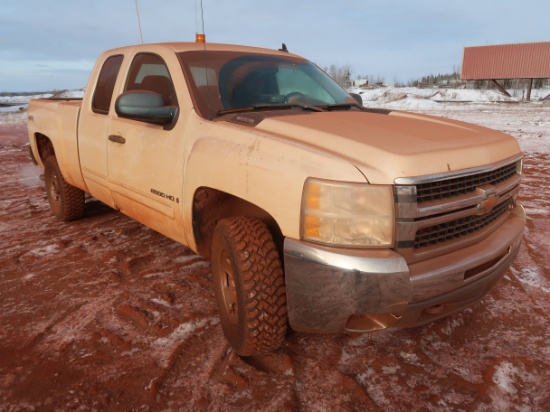 2009 Chevy 4x4 pickup truck, model 2500HD, VIN #1GCHK59K29E113849, extended