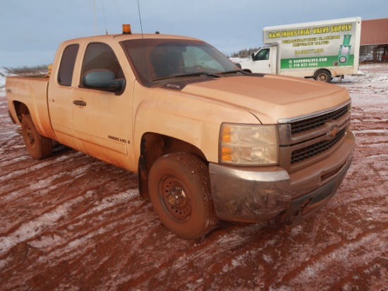 2008 Chevy 4x4 pickup truck, model 2500HD, VIN #1GCHK29K88E176936, extended