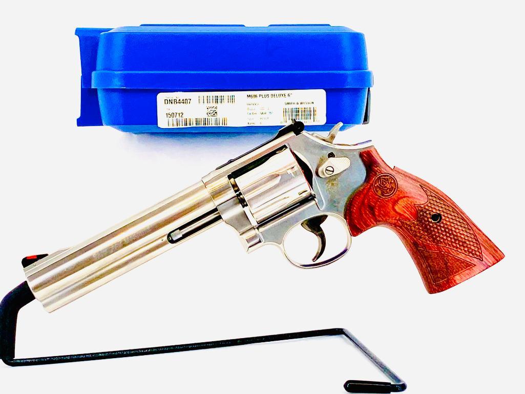 Smith & Wesson M686-Plus Deluxe 6
