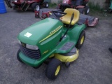 JOHN DEERE LT166 42'' Hydrostatic Lawn Tractor