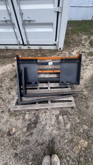 New! Arteer 42” Skid Steer Forks