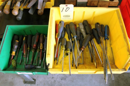 LOT OF SCREWDRIVERS, flat blade & phillips, misc.  (Located at: Emco Wheato
