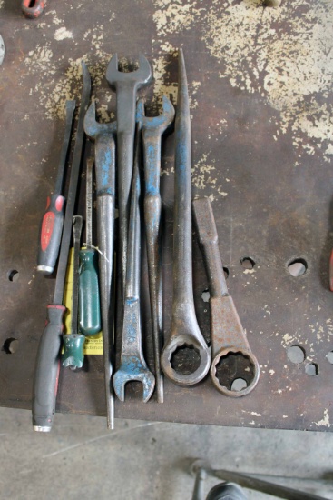 LOT OF HAMMER WRENCHES & PRY-BARS  (Located at: Emco Wheaton USA, Inc., 911