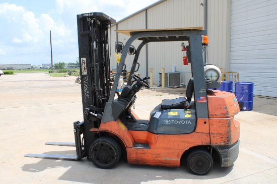 FORKLIFT, TOYOTA, 6,000-LB. BASE CAP. MDL. 7FGCU30, LPG, 5,600-lb. cap. as equipped, side shift,