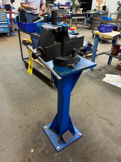 MACHINE VISE, REED, 5", on metal stand