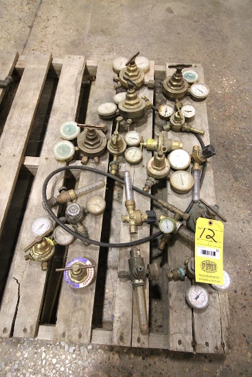 LOT OF PRESSURE GAUGES