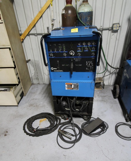 WELDER, MILLER SYNCROWAVE 250DX, AC/DC SQUAREWAY POWER SOURCE, w/ bottles, Mfg. 2002, S/N LC395560