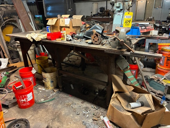 WELDING TABLE, approx. 4' x 8' x 1" thk. w/ 6" vise (Note: contents not included)