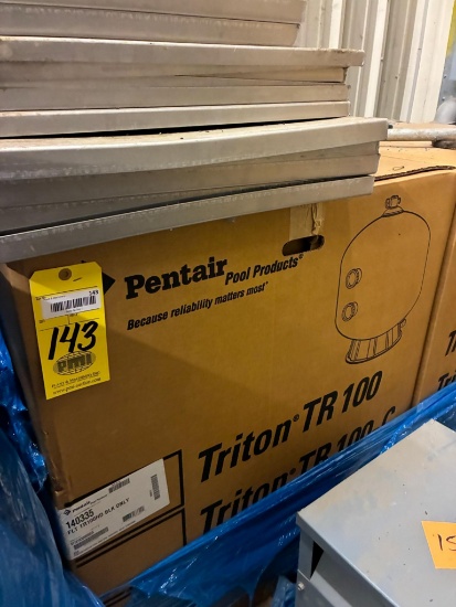 SAND FILTER, PENTAIR, TRITON MDL. TR100HD BLK ONLY, S/N 01161830900005A, unused in box