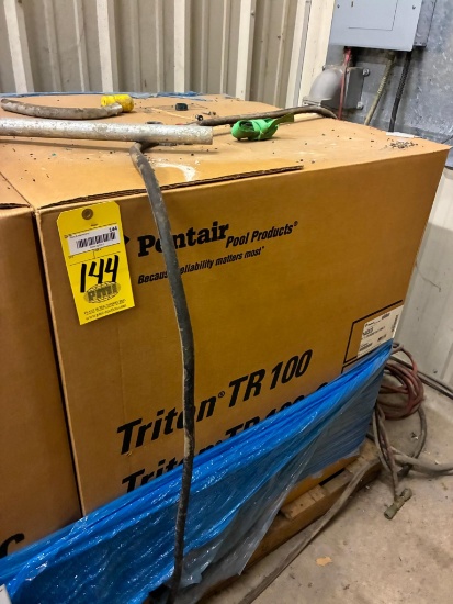 SAND FILTER, PENTAIR, TRITON MDL. TR100HD BLK ONLY, S/N 01161830900069, unused in box