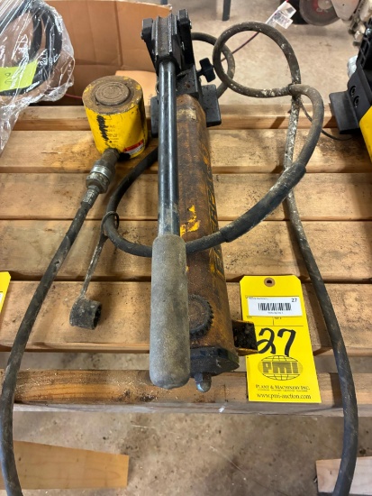 HYDRAULIC HAND PUMP, ENERPAC MDL. P-392, w/ hydraulic cylinder