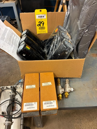 LOT OF PNEUMATIC OIL & WATER FILTERS/ SEPARATORS: (6) Parker Mdl. 8003N-1A1-DX & (2) Parker Mdl.