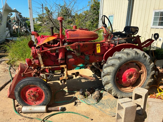 TRACTOR, FARMALL 140, S/N 62898 (Note: Starter will need to be replaced, a new starter is included)