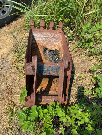 Excavator Bucket, 18"