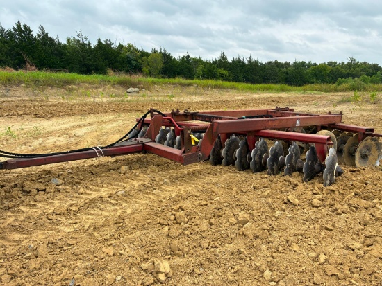 DOUBLE OFFSET DISK, INTERNATIONAL HARVESTER MDL. 780 DISK HARROW, 31" blades, 16' L, S/N