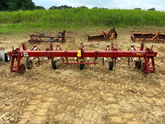 Cultivator, International, 5-Row