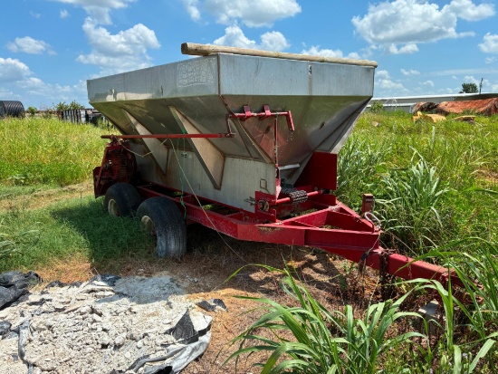 Towable Fertilizer Spreader