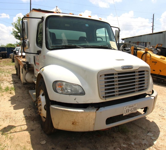 TRUCK, FREIGHTLINER M2106, Mfg. 2012, Running Business Class M2, 3000 Watt power inverter, w/ steam