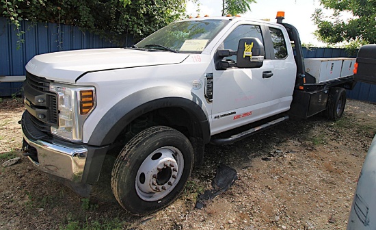 TRUCK, FORD F-550, Mfg. 2019, 4-door extended cab, w/ 10' General steel flat bed, (2) 8' RKI tool