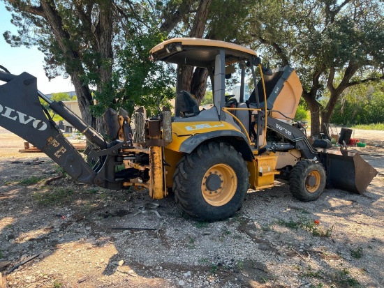 LOADER BACKHOE, VOLVO MDL. BL60, Mfg. 2010, 4-cylinder turbo charged Volvo diesel engine, 4-wheel