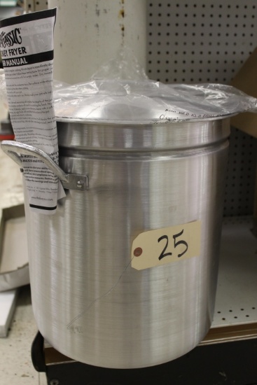 Bayou Classic Turkey Fryer (small dent)