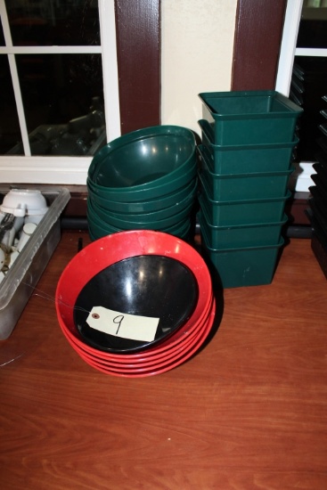 Lot of bowls & Trays