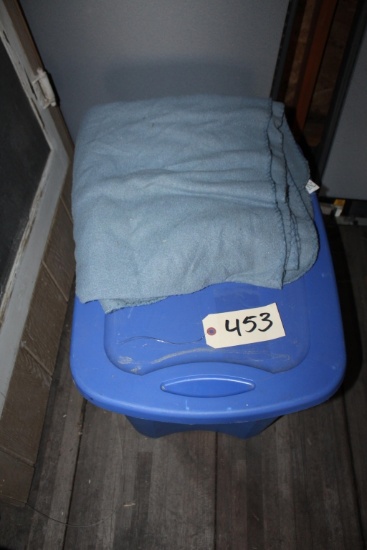 Tote of linens
