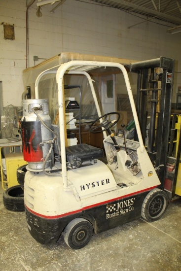 Hyster Fork Lift 3000# propane 3000 lb unit solid black tires
