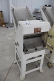 Oliver Bread Slicer
