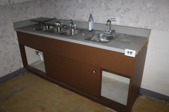 Vanity w/ 3 Sinks