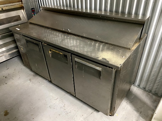 Everest Two Door Refrrigerated Salad / Sandwich Prep Table on Casters, Working When Removed!