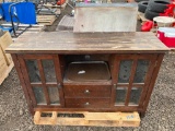 Pallet w. Hutch, Mirror and Misc. Furniture