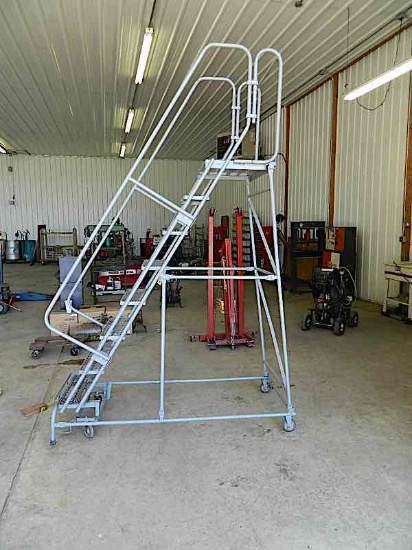 ROLLING STEP LADDER