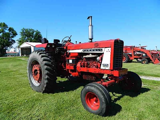 IH 806 DIESEL TRACTOR