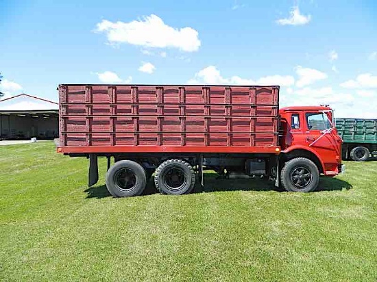 IH TANDEM GRAIN TRUCK