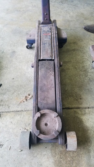 FLOOR JACK