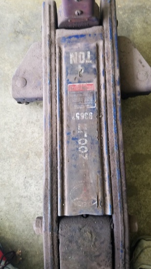 FLOOR JACK