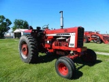 IH 806 DIESEL TRACTOR