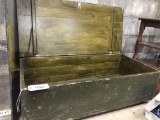 GREEN ROLLING CHEST