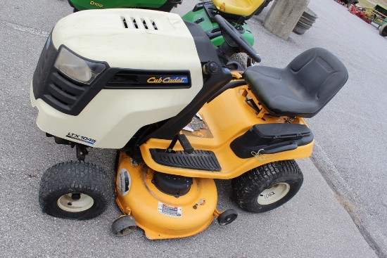 LXT1045 Cub Cadet Riding Lawn Mower