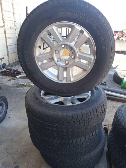 Set of 4 tires w/rims