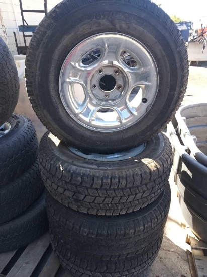 Set of 4 rims w/tires