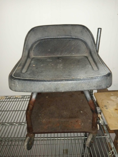 Rolling mechanics chair