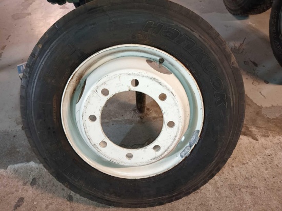 245/70R19.5 tire+rim