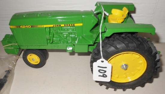 John Deere 4240