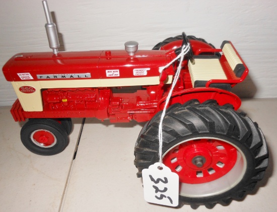 Custom Farmall 560 Demo
