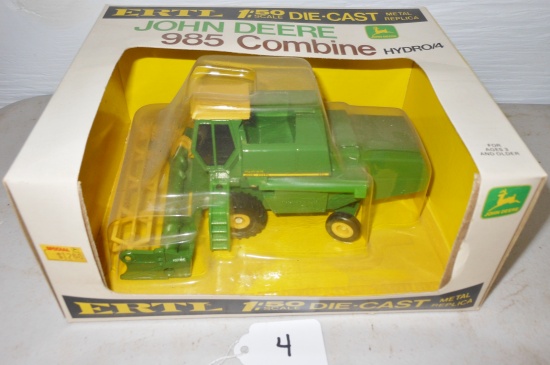John Deere 985 Combine