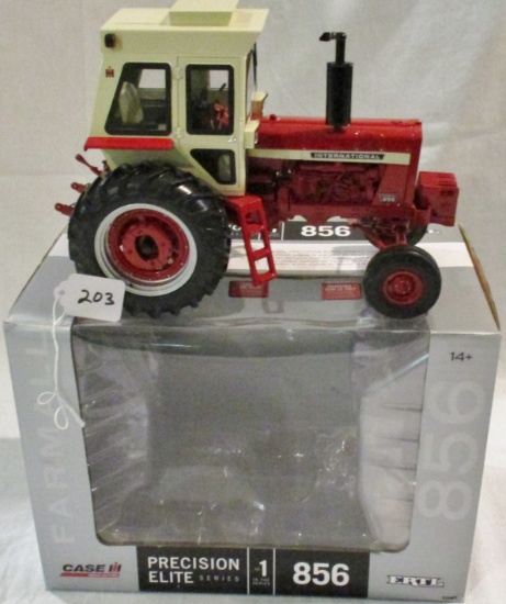 IH 856 tractor