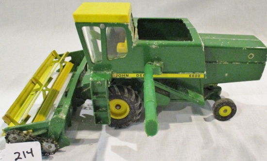 JD 6600 combine